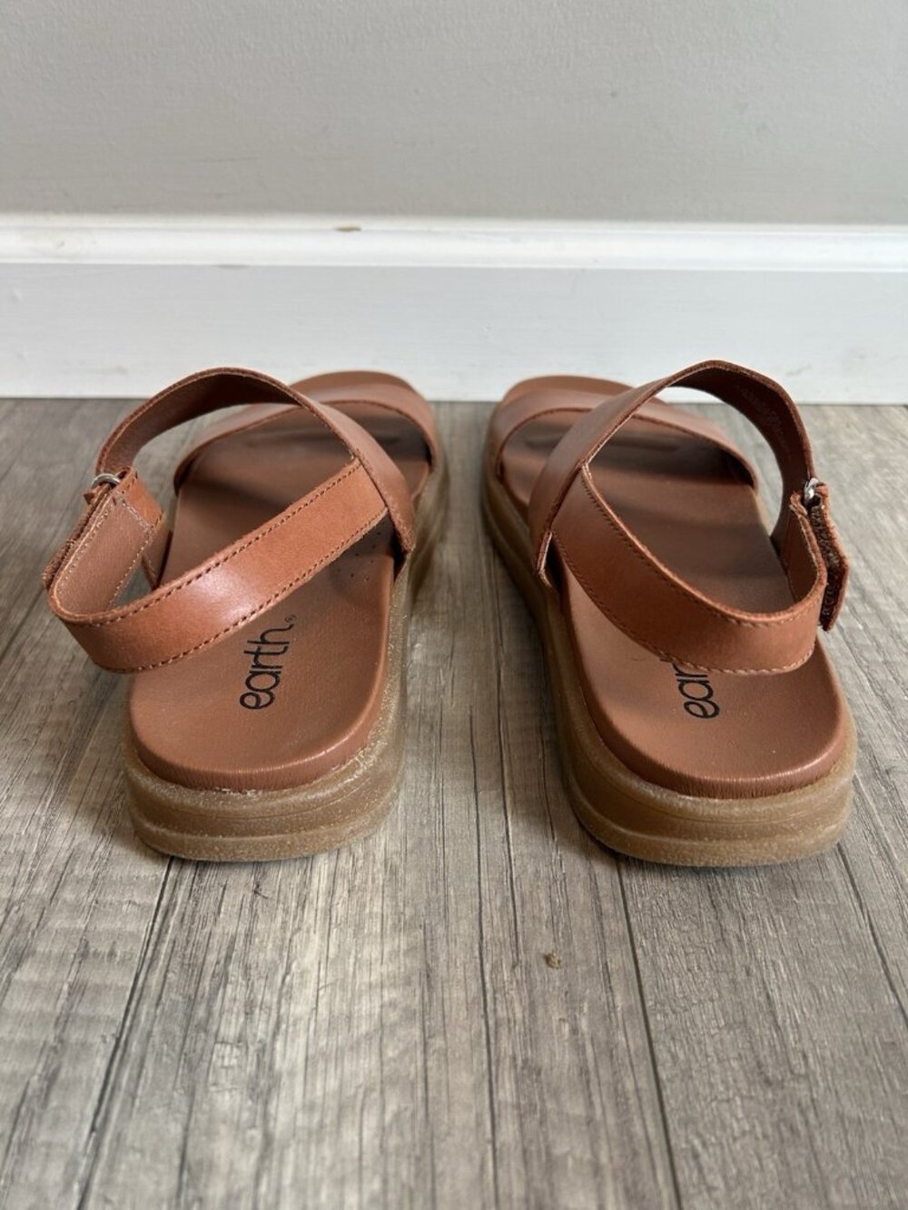 Earth Women's Leah Round Toe Strappy Casual Flat Sandals Brown 210 8M - Picture 9 of 16
